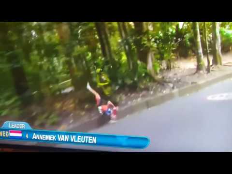 Хорор несреќата што на олимпијадата ја доживеа холандската велосипедистка Анемик Ван Влутен