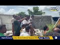 ఇల్లు కూల్చడానికి వస్తే ఇష్టమొచ్చినట్టు తిట్టి పంపారు.. దెబ్బకు హైడ్రా షాక్😱 | Hydra Officers Viral  - 01:04 min - News - Video