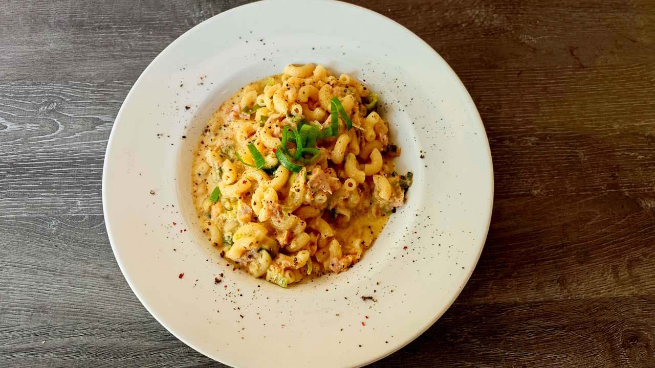 Sýrovo-šunková omáčka tak dobrá, že by se Italové vzdali parmazánu | @zadnyspeky