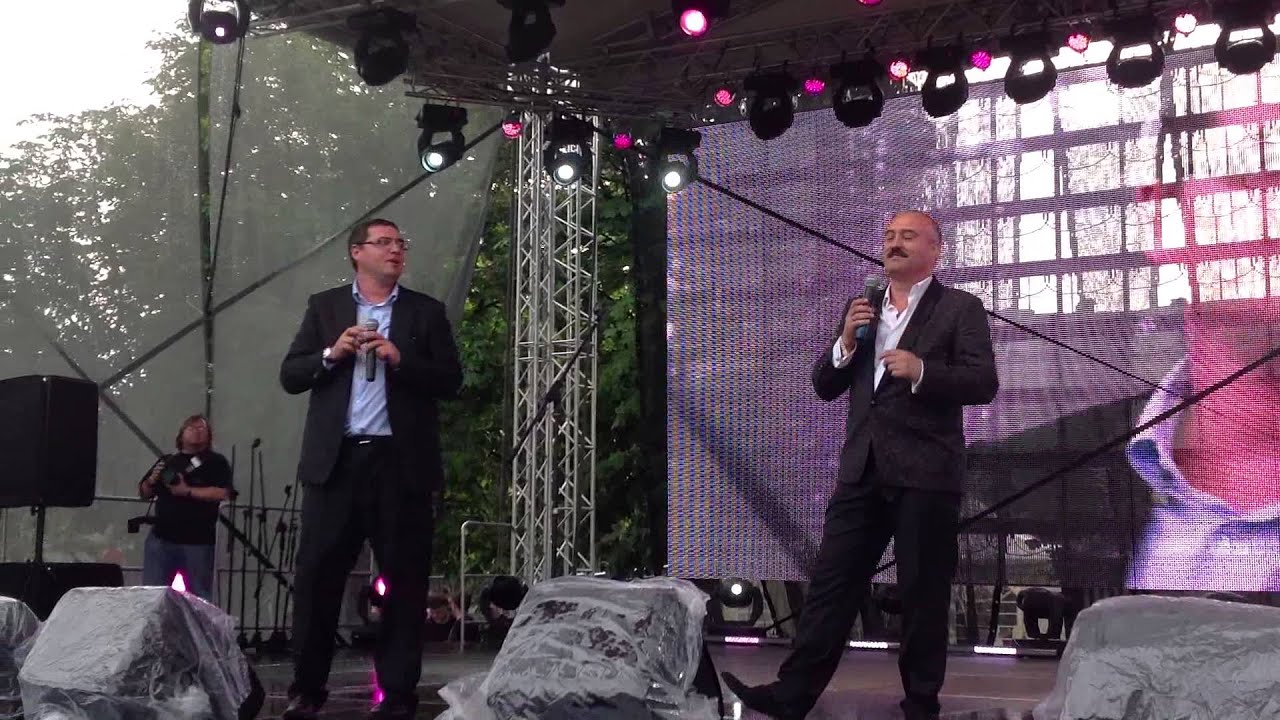 Порно видео онлайн: В душе, мама