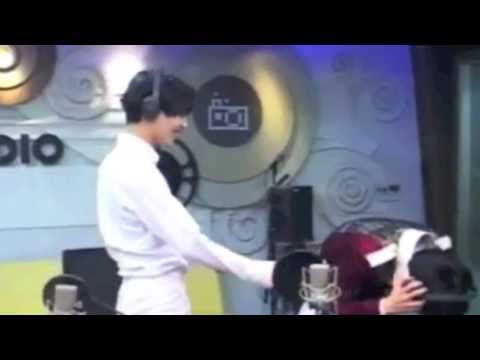 131031 Taemin and Key's hilarious hug scene