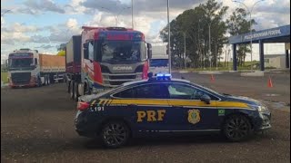 PRF intercepta caminhoneiro fazendo manobras perigosas na rodovia na BR-290, em Uruguaiana