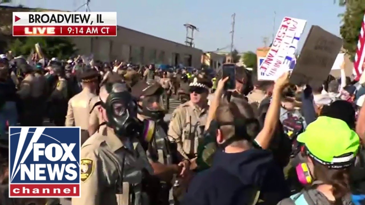 DEVELOPING: 'Massive' protest forms at Chicago-area ICE facility