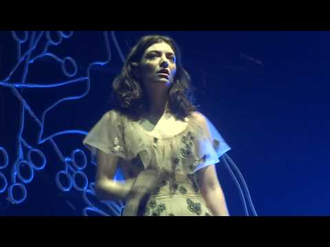 Lorde - Somebody Else (The 1975 cover) - Live In Paris 2017