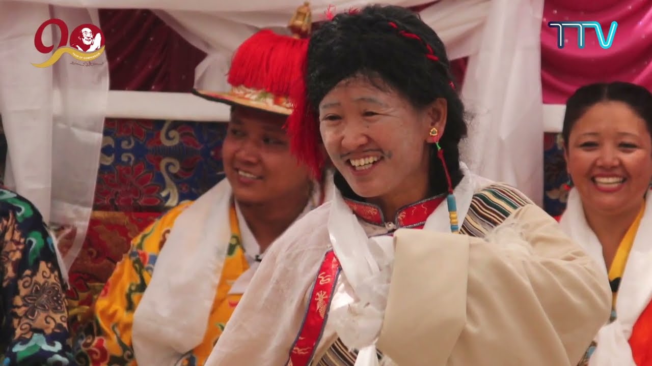 རྒྱ་གར་ལྷོ་ཕྱོགས་ཀྱི་ལྷ་མོ་ཚོགས་པ་ཁག་གསུམ་ཐོུང་ནས་གཞིས་ཆགས་ཁག་ལ་ལྷ་གཞུང་འཁྲབ་སྟོན་ཞུས་པ།