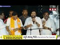 పవన్ పైకి దండ విసిరిన అభిమాని..! | Pawan Kalyan | ABN Telugu  - 02:05 min - News - Video