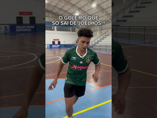 O goleiro que só sai de joelhos!!! #goleiro #futsal #futebol #resenha