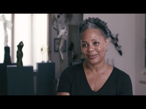 Contemporary glass artist Debora Moore learned her craft at two of Seattle’s most iconic art and glass blowing schools, Pratt Fine Arts Center and Pilchuck Glass School. But it’s the lush, natural surroundings of the Northwest that have fueled her creativity. In this episode of State of Glass, Debora shares her creative journey and how the shapes and textures of Northwest flora inspire her work. Contemporary glass artist Debora Moore learned her craft at two of Seattle’s most iconic art and glass blowing schools, Pratt Fine Arts Center and Pilchuck Glass School. But it’s the lush, natural surroundings of the Northwest that have fueled her creativity. In this episode of State of Glass, Debora shares her creative journey and how the shapes and textures of Northwest flora inspire her work.