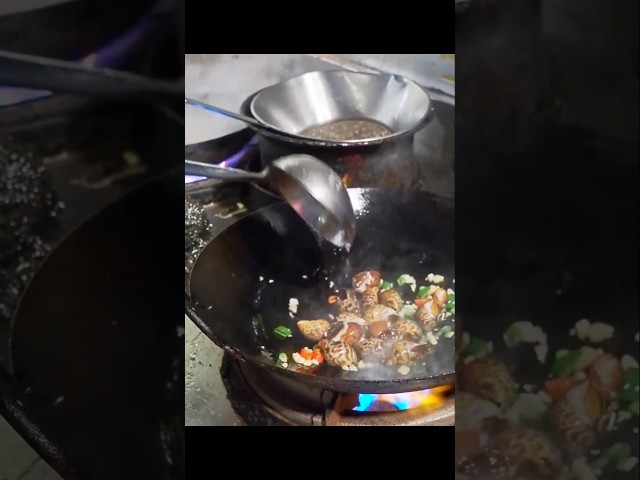 YUMMY！Fried Conch, Fried Squid/大排擋！干爆鮮魷, 爆炒鳳螺/萬華港式太監雞海產 #streetfood #taiwanesefood