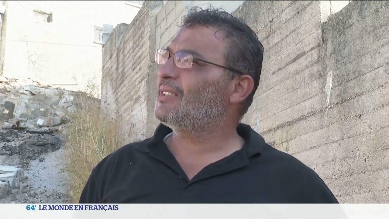 Des soldats israéliens jettent des corps de palestiniens d'un immeuble