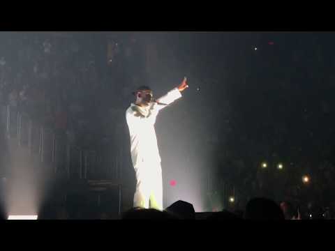 Kendrick Lamar has entire arena rap Humble for him