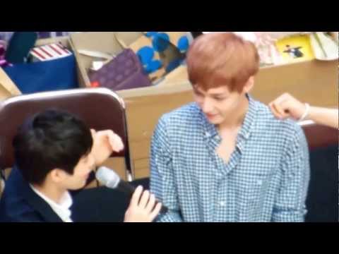 130817 EXO 여의도 팬싸인회 LAY kissed SUHO♥