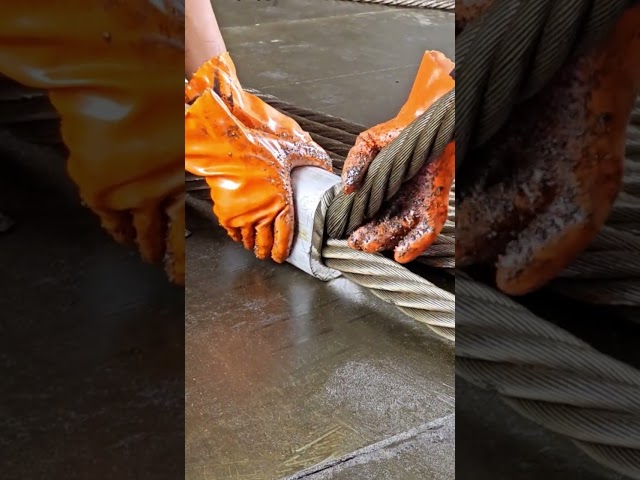 Installation process of crane wire rope iron buckle