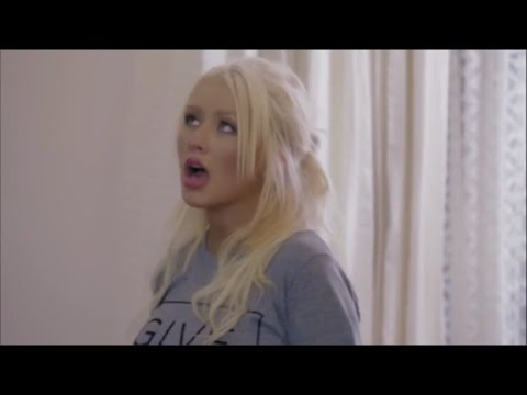 Christina Aguilera: Playing with larynx