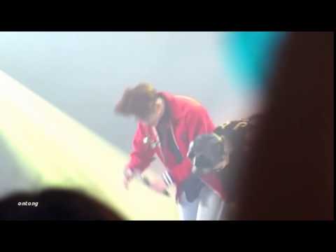 I6O92 SHINee Taemin wants to hold Onew's hands
