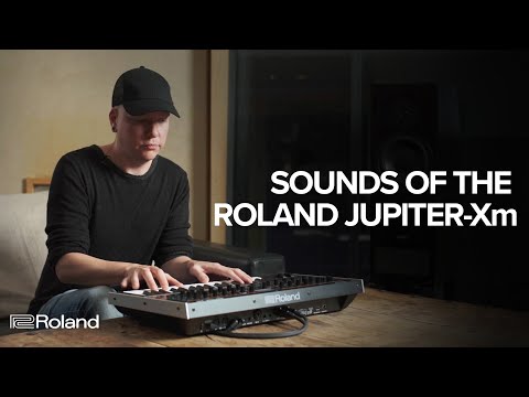 video Roland JUPITER-Xm Portable Synthesizer