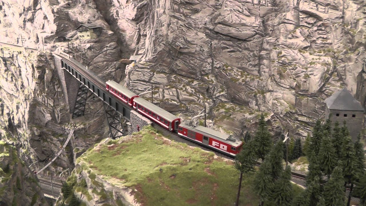 Swiss HOe scale 1:87 train climbing into the Swiss Alps in 
