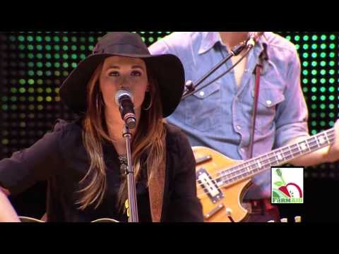 Kacey Musgraves - Silver Lining (Live at Farm Aid 2013)