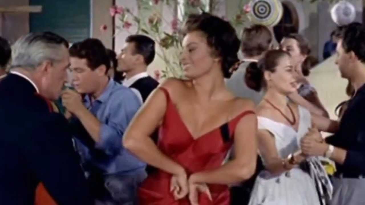 Sophia Loren Mambo Italiano - YouTube