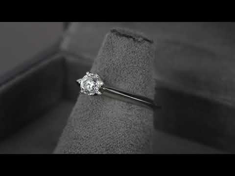 Классическое помолвочное кольцо с бриллиантом