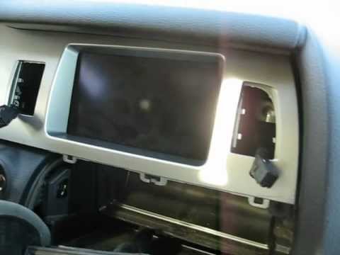 Audi Q7 (4L) - Display Interface Box Removal