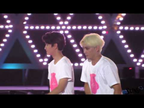 140815 smtown 엔딩 백현_인사하느라 바쁜 백현이'ㅅ')/~