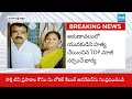 కుమార్తెను ప్రేమించాడని!: Former TDP Sarpanch Wife is Anarchic | @SakshiTV  - 01:45 min - News - Video
