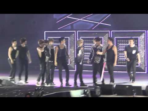131024 SS5 Manila - Final Bow + Thumb Kiss + Donghae carried Eunhyuk