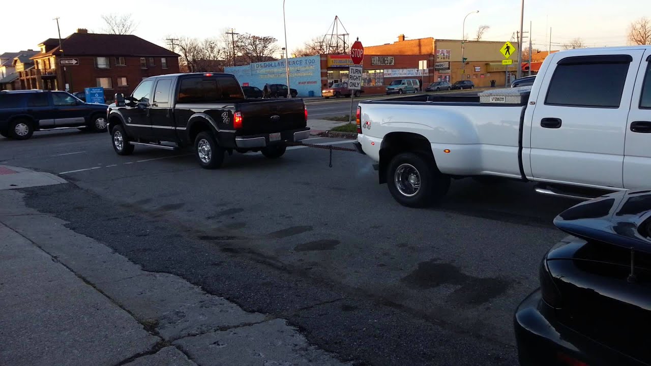 Ford f150 vs chevy silverado tug of war #6