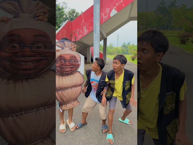 Bandel udah bilangin jangan main kerumah kosong kan ada denis pocong👻 #shorts