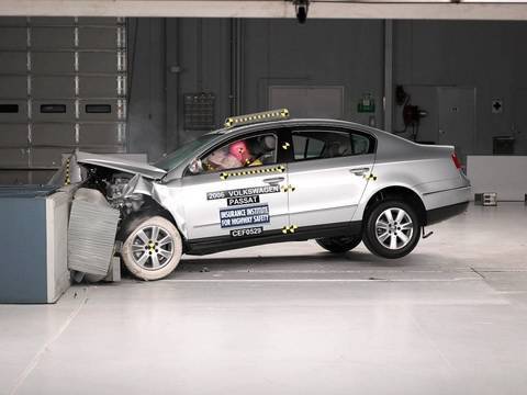 Tes Kecelakaan Video Volkswagen Passat B6 2005 - 2010