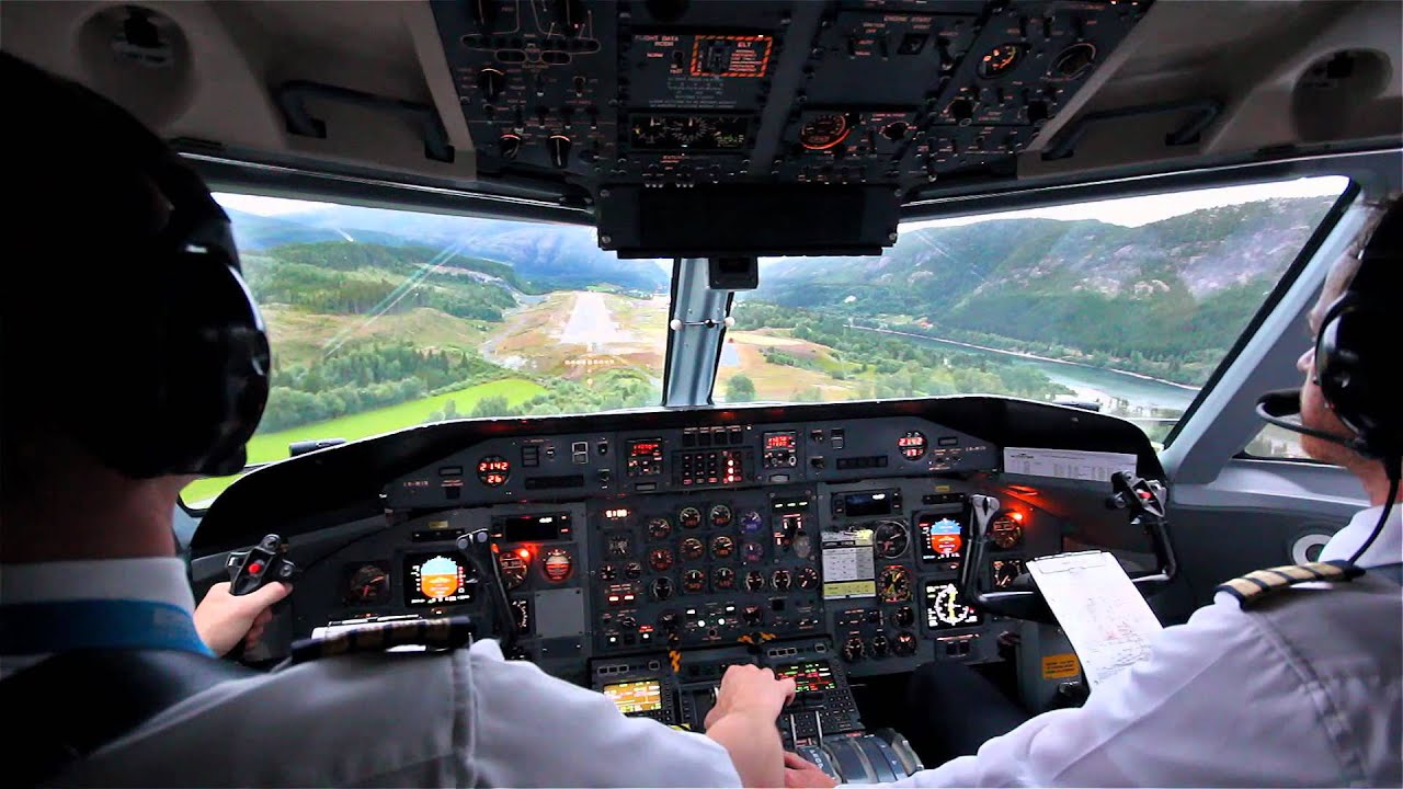 HD: Dash 8 STOL landing Cockpit view - YouTube