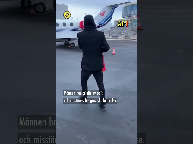 Här sprejar de flygplanen med färg