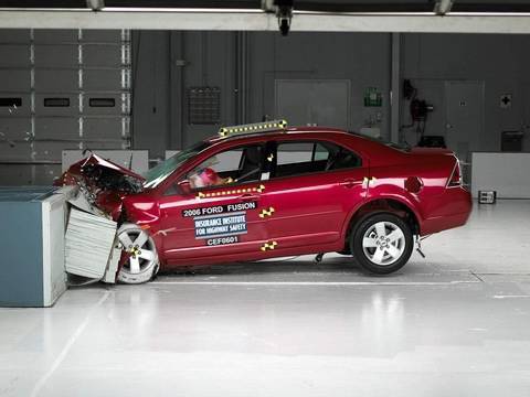 Видео краш-теста Ford Fusion США 2005 - 2008