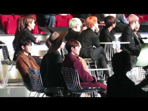 【FANCAM】 SHINee Reaction to Red Velvet's Award Speech @MAMA 2015 IN Hong Kong