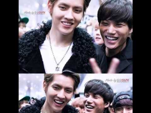 kris happy moment with Exo
