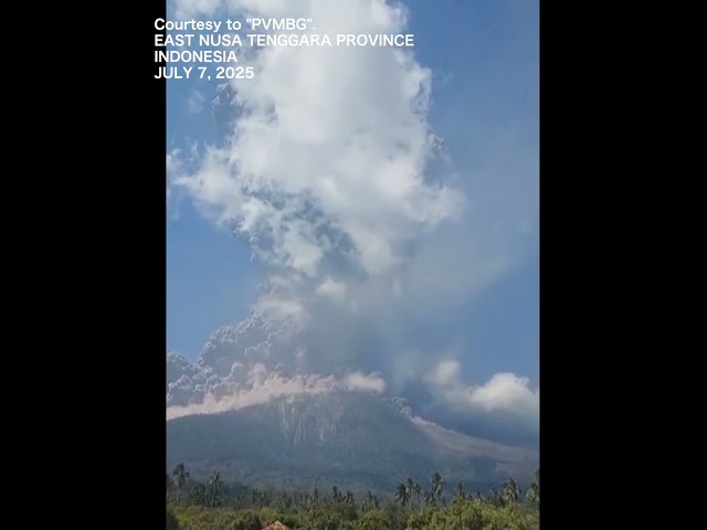 SCENE: Indonesia's Lewotobi Laki-Laki volcano erupts