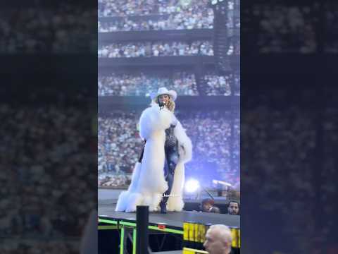 *NEW OUTFIT* Beyonce - DESERT EAGLE (Live in London Night 5) at The Cowboy Carter Tour #beyonce #bey