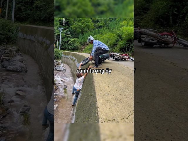 Anh chàng mắc kẹt dưới mương may mắn được người đi đường cứu 😮‍💨