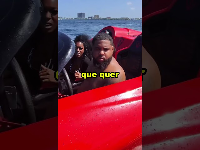 ELE PEDIU A DOCUMENTAÇÃO DA "FERRARI BOAT" DO CARA! 🤣 #shorts #curiosidades