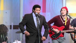 Cheers Elephant and Chubby Checker do &quot;The Twist&quot;