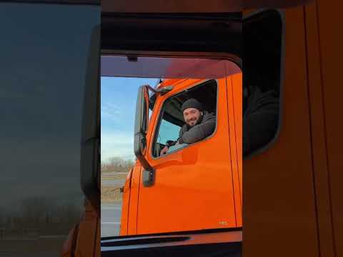 Акустическая атака на бургер! Иваныч без ужина #грузовичок #дальнобій #trucker