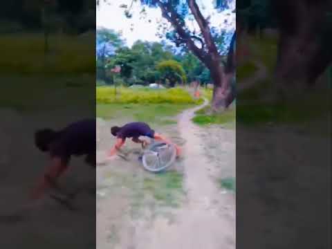 video ke chakkar me mera cycle Tut gya 🥲 #stunt #funny #viral #shorts #cyclestunt