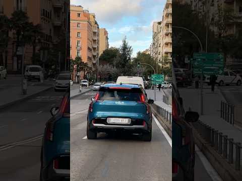Kia EV9: paseamos el SUV eléctrico en Madrid; ya a la venta en España. #shorts #kia #kiaevo