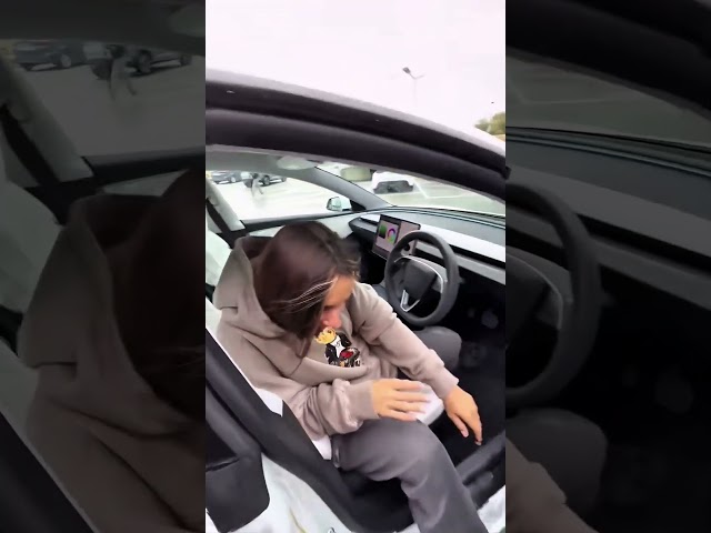 È stata ingannata da una Tesla 🥹