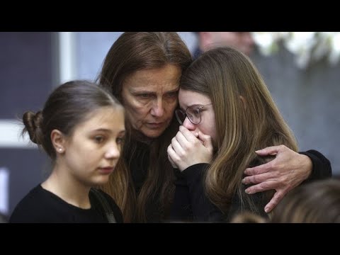 Σερβία: Θρήνος στις κηδείες των θυμάτων - Φόβοι για φαινόμενα μιμητισμού