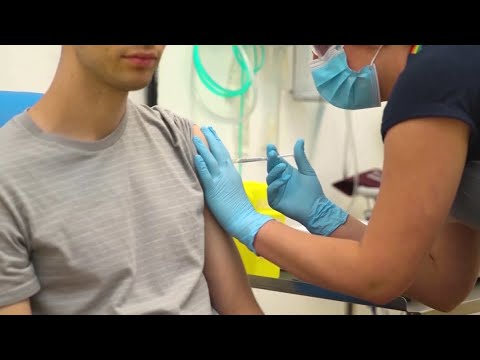 Enfermero se contagia tras recibir vacuna: expertos aclaran que inmunidad se logra en 2 semanas