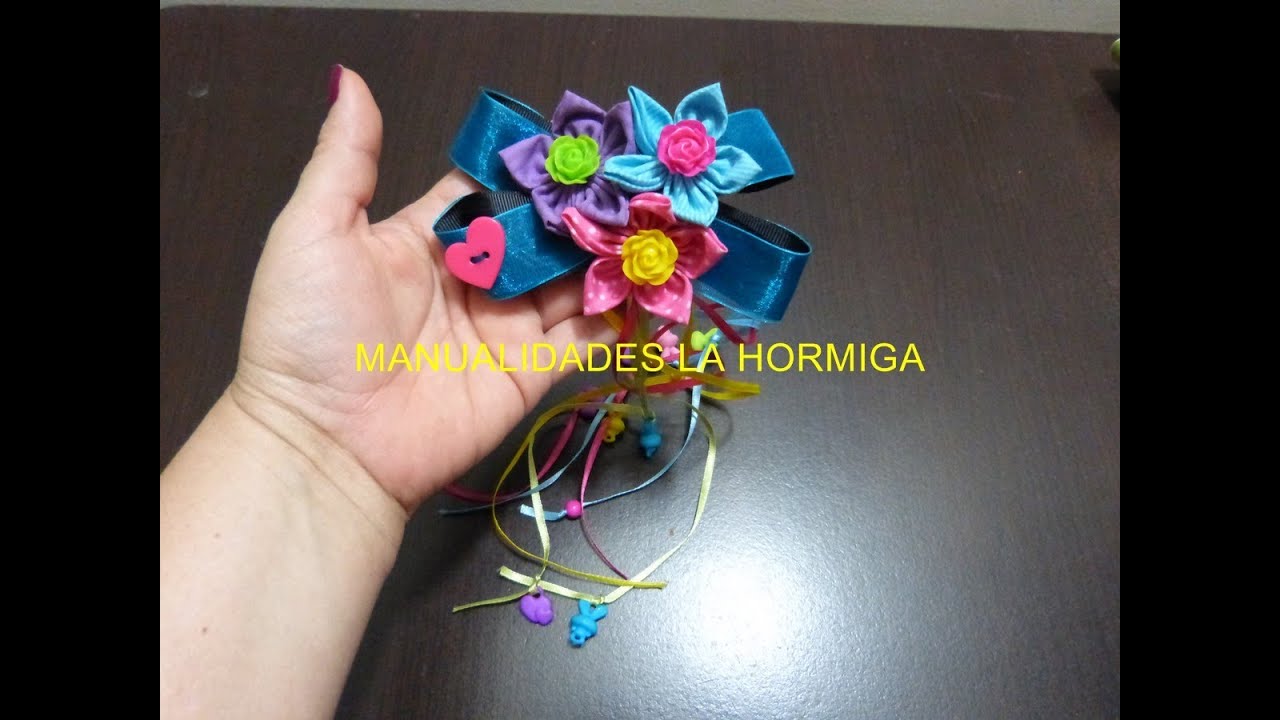 como hacer moños en cinta y decorado con flores de tela No 177