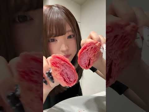 みなみが冷凍三角チョコパイを食べてみたら...!? #三角チョコパイ #冷凍三角チョコパイ