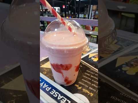 Strawberry Shake Recipe Short Video | 🧋😋 #streetfood #shorts #youtubeshort #food #shake #shortsvideo